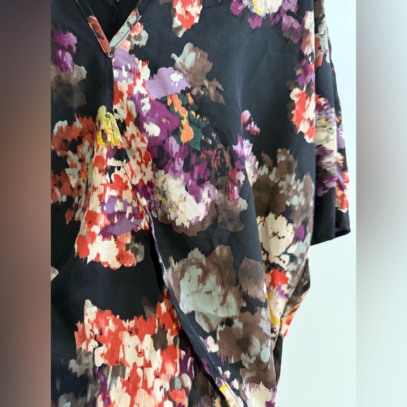 Bobeau floral wrap front short sleeve blouse EUC M - Picture 2 of 7